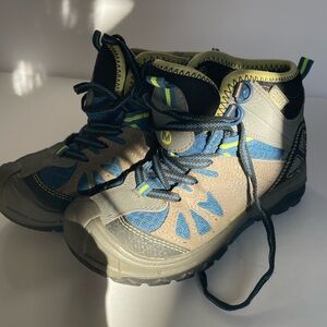 Merrell Kids Capra Hiking Boot size 11 (waterproof)